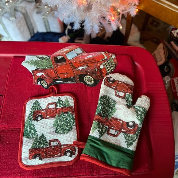 Vintage 5x Christmas Red Truck Kitchen
Decor - Picture 3 of 6